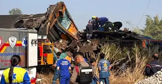 থাইল্যান্ডে যাত্রীবাহী ট্রেনের ওপর ক্রেন ভেঙে পড়ে নিহত ২২